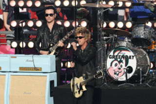 Halftime show na Super Bowl 2026: Bad Bunny, Lady Gaga, Pedro Pascal, Cardi B, John Bon Jovi i smaczki polityczne