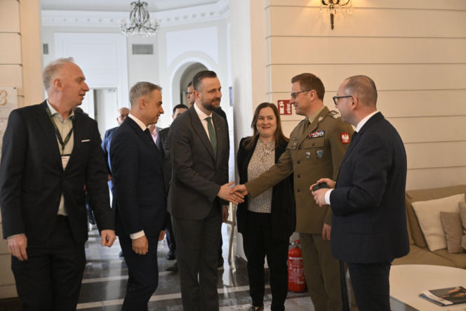 Konferencja Portalu Obronnego. Debata Władysława Kosiniaka-Kamysz i Krzysztofa Gawkowskiego