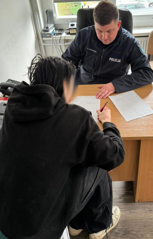 Okradli magazyn marketu w Kisielicach. Zatrzymano trzech mężczyzn