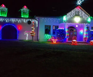 Magia Świąt w Świętokrzyskiem. Gdzie szukać najpiękniej oświetlonych domów? Rzepin i gmina Pawłów skradły show!