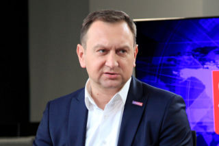 „Zakute łby pisowskie”. Tomasz Trela ostro o Karolu Nawrockim. „Prezydent zbłaźnił się”