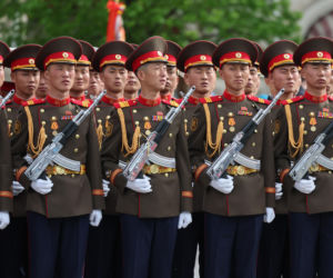 Sojusz za miliardy dolarów. Korea Północna liczy zyski z wojny, wysyłając broń i żołnierzy do Rosji