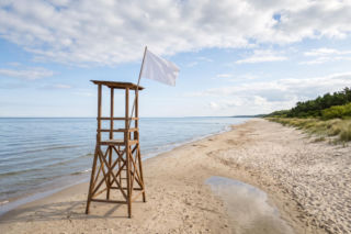Sinice Ustronie Morskie. Czy w Ustroniu Morskim można się kąpać 04.08? Flaga, warunki pogodowe