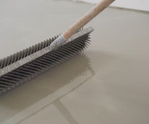 Wylewki samopoziomujące – rodzaje, właściwości i techniki wykonania