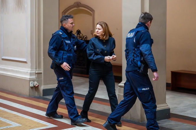 Pierwsza miłość, odcinek 4157: Fani opłakują Mateusza. Marta jako jedyna wie, że urna jest pusta