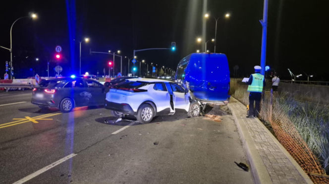 Szaleńczy rajd ulicami Warszawy. 28-latek pędził 200 km/h. Taranował auta, miał narkotyki