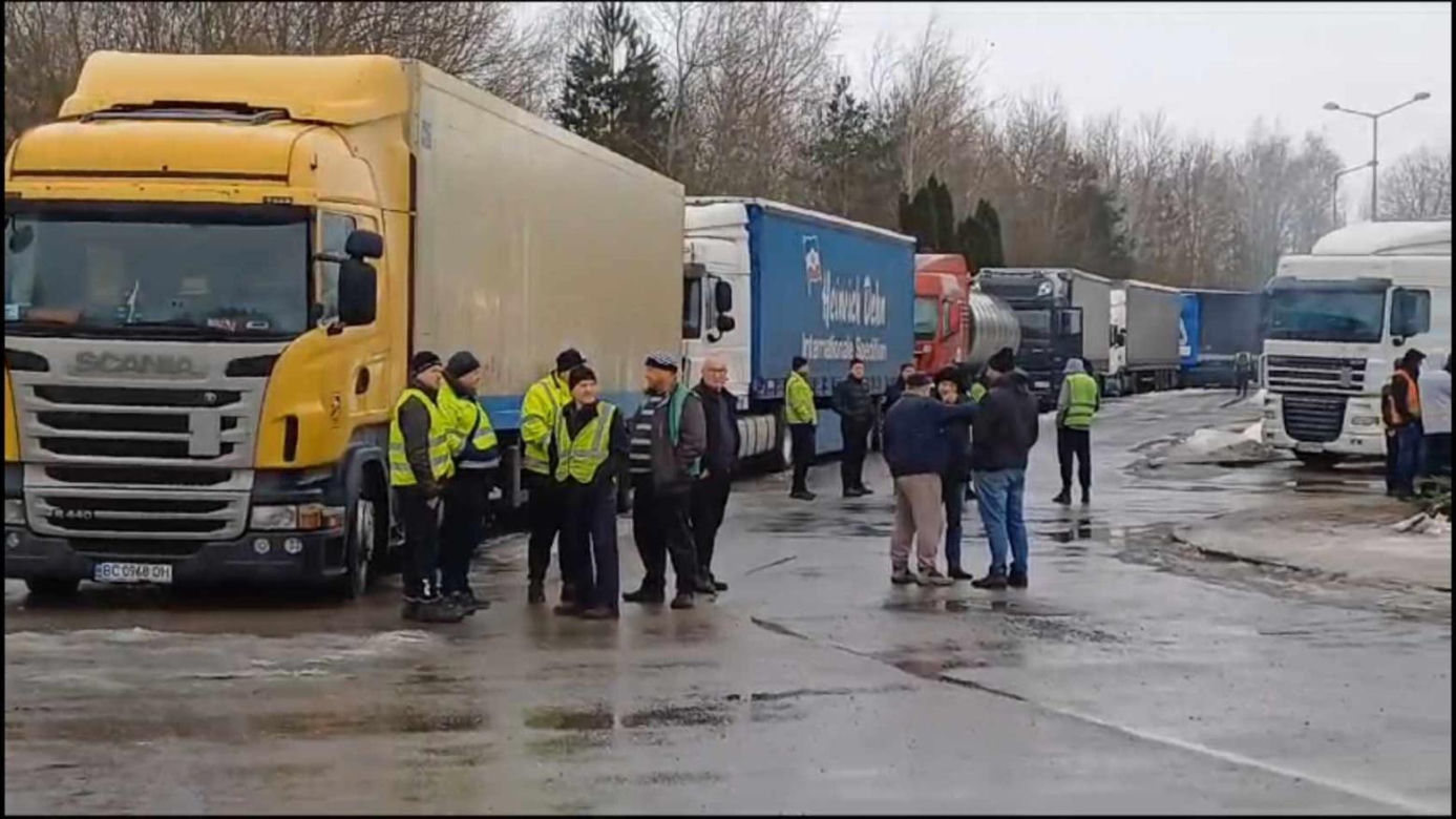 Przewoźnicy zaostrzają protest na Podkarpaciu