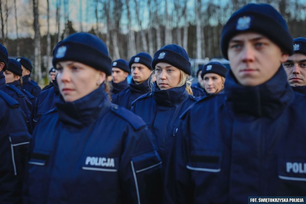 Nowi policjanci w świętokrzyskim garnizonie. W szeregi wstąpiło 58 funkcjonariuszy 