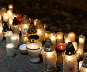 Lublin solidarny z Gdańskiem. Setki osób przed ratuszem