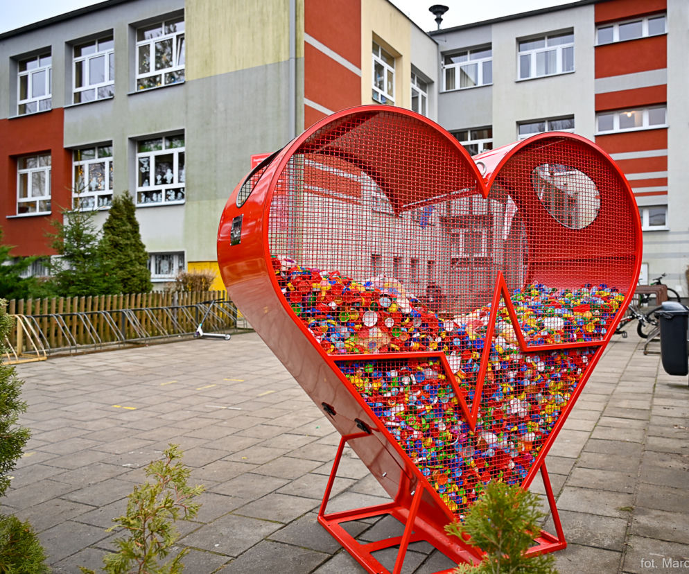 Białystok. Przy szkołach pojawią się pojemniki na plastikowe nakrętki