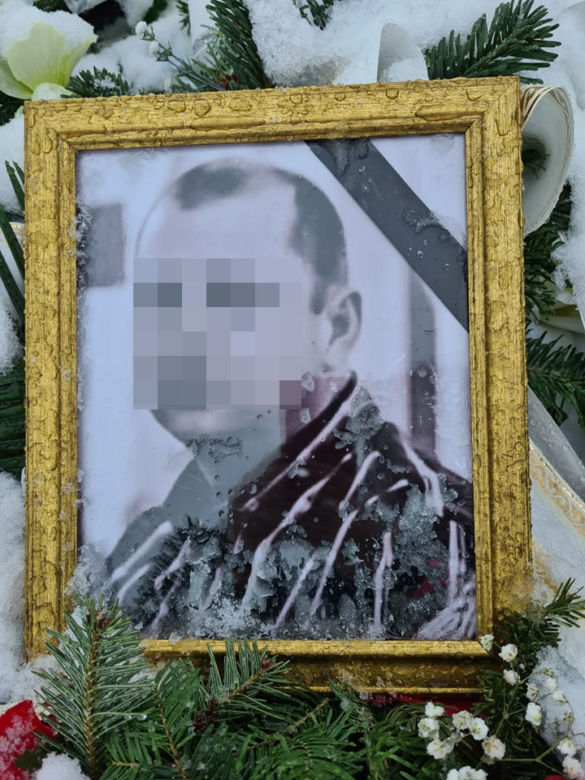  Oleszyce. Grzegorz zginął, przysypany przez kukurydzę. Morze kwiatów na jego grobie [ZDJĘCIA]