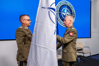 Polski generał na kluczowym stanowisku w NATO. Mirosław Postołowicz pokieruje wsparciem łączności Sojuszu