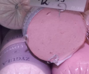 Matka Madzi zajada się kotletami z mortadeli