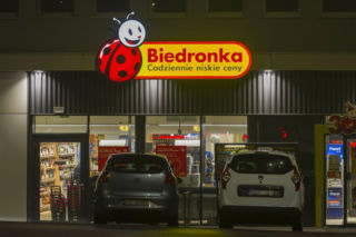 Biedronka wydłuża godziny otwarcia sklepów