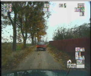 Uciekał przed policją z dzieckiem i ciężarną żoną