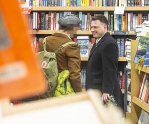 Sławomir Mentzen na zakupach w galerii