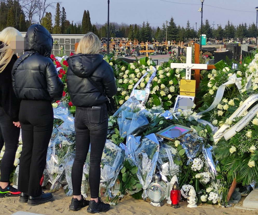 Tłumy na pogrzebie trójki zamordowanych chłopców i morze łez na wspólnym grobie
