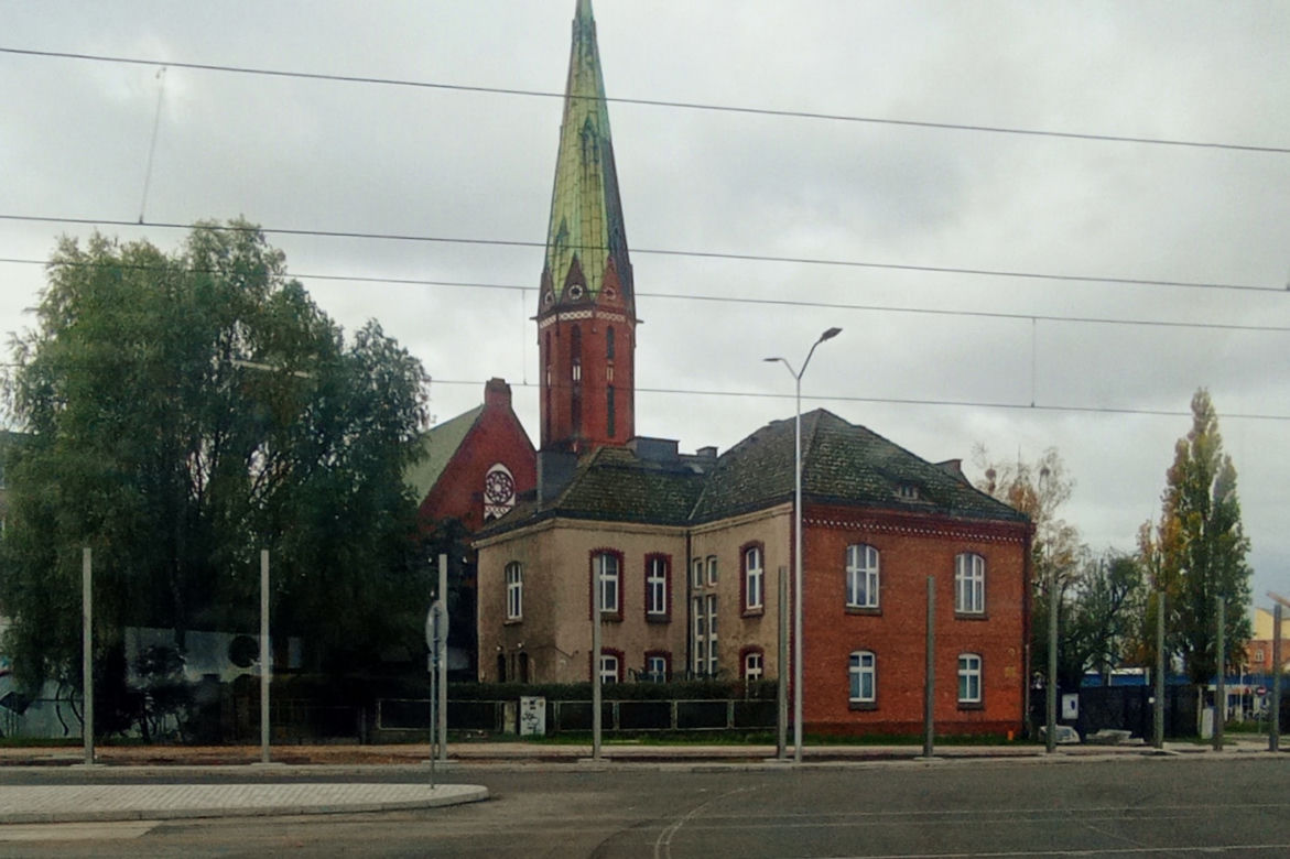 Przy Rondzie Portowców montowane są ekrany dźwiękochłonne