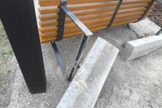 Nowy park w Warszawie już zniszczony. Przykro się na to patrzy