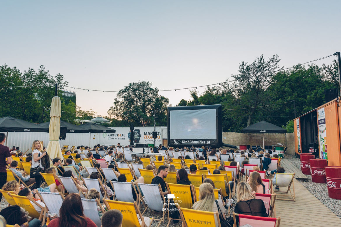 Kino plenerowe w Białymstoku w ramach Streat Food Młynowa