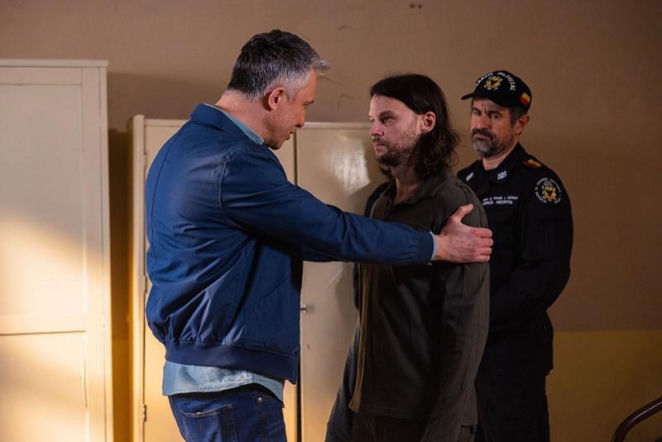 Pierwsza miłość, odcinek 4193: Plan uwolnienia Pawła jest o krok od finału, gdy strażnicy wyprowadzają go z celi