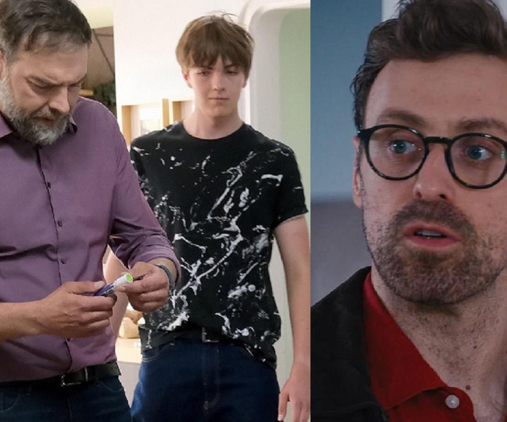 Trzech mężczyzn, w tym dwóch z brodą i jeden nastolatek w czarnej koszulce. Po lewej stronie mężczyzna z zarostem i w fioletowej koszuli, trzymający w dłoniach mały przedmiot. Po prawej, z okularami, w czerwonej koszulce i czarnej marynarce, wygląda na zmartwionego. Więcej o ich losach w M jak miłość na Super Seriale.