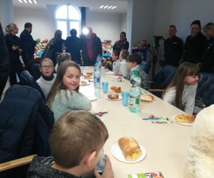 Dzieci przekazały policjantom setki maskotek