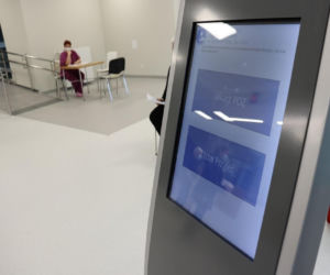 Agresor w szpitalu w Gorzowie, obrażał policjantów i wybił szybę!