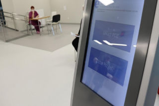 Agresor w szpitalu w Gorzowie, obrażał policjantów i wybił szybę!