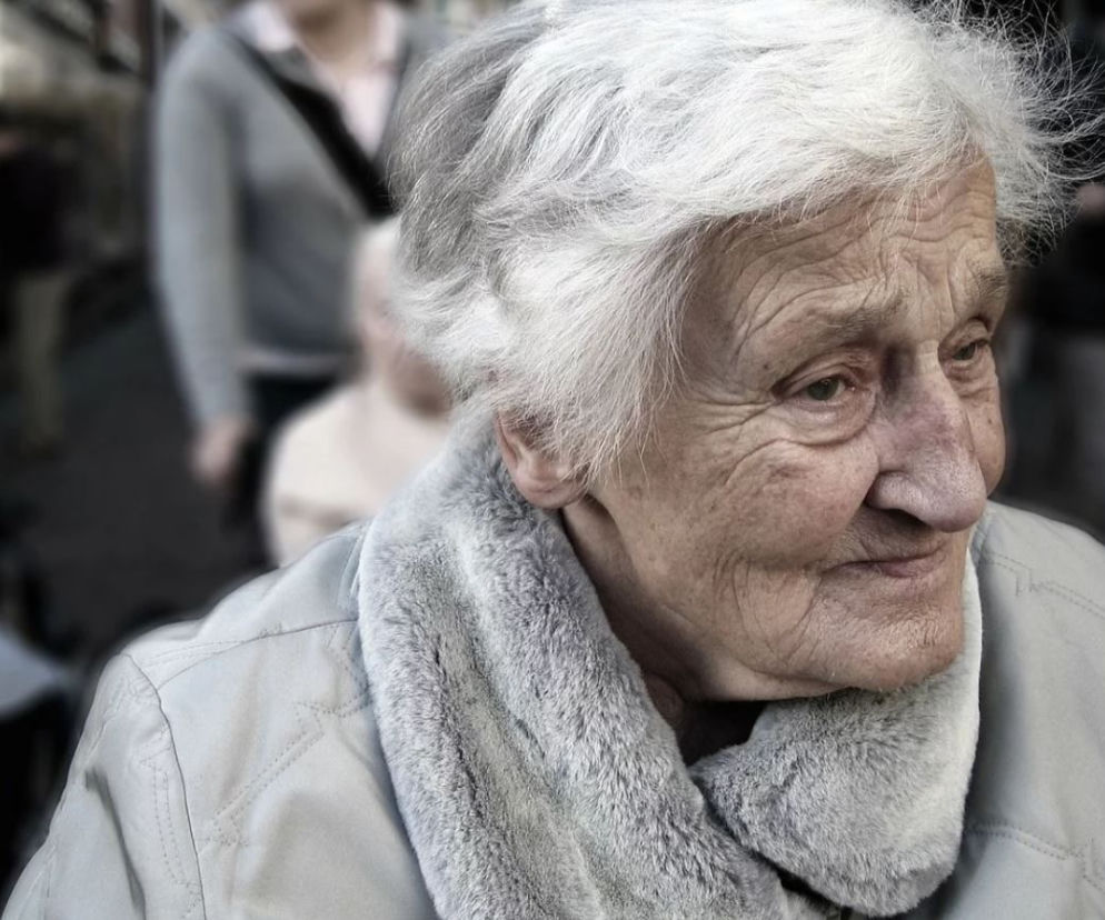 Seniorzy są najbardziej narażeni na zarażenie koronawirusem