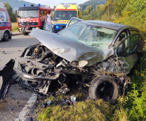 Wypadek w Tęgoborzy. Autokar zderzył się z osobówką. Dziecko trafiło do szpitala