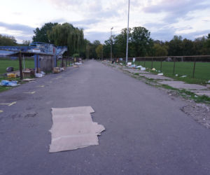 Brud po bazarze na warszawskiej Woli