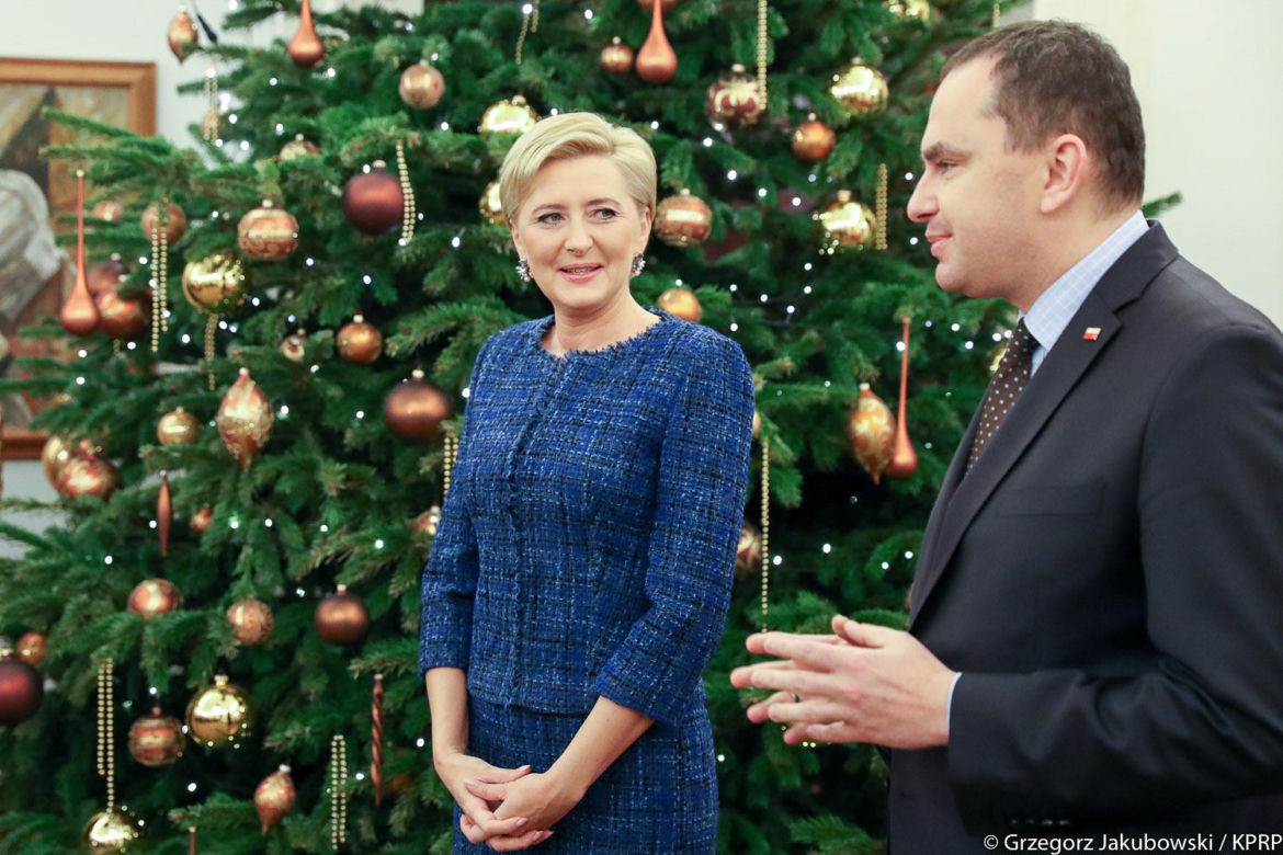 Świąteczne stylizacje Agaty Dudy 