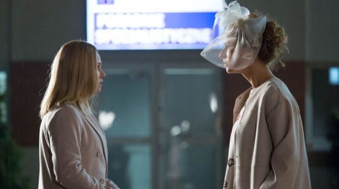 Na dobre i na złe odcinek 655, Marta (Katarzyna Bujakiewicz), Klaudia (Julia Wyszyńska)