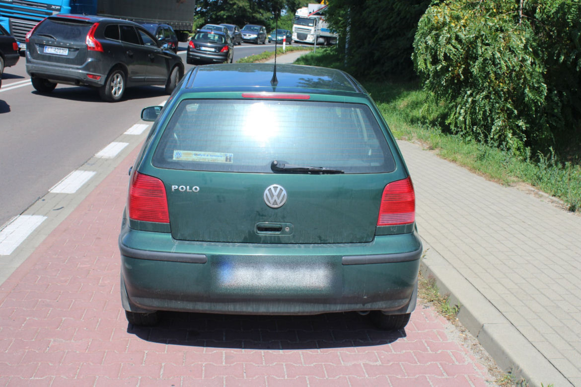 Potrącenie rowerzysty na DW 977 w Nowodworzu