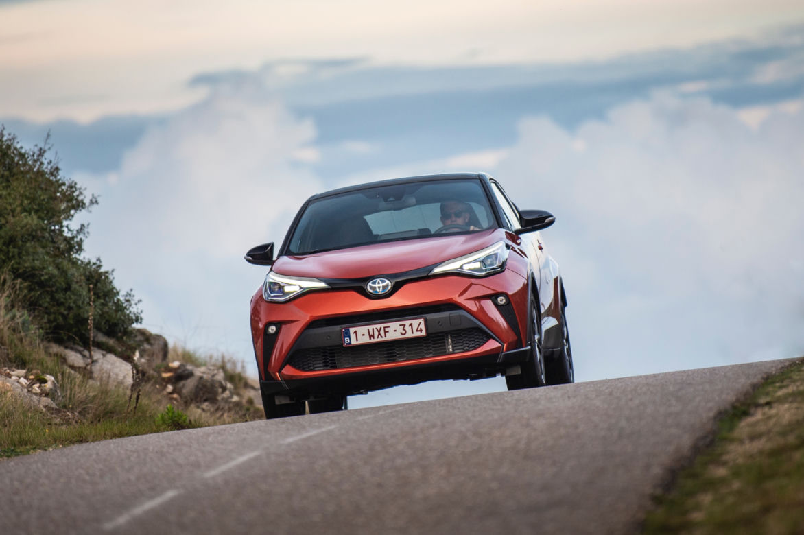 Toyota C-HR 2.0 Hybrid Dynamic Force 184 KM e-CVT