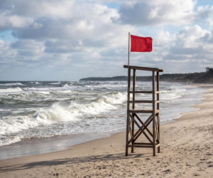 Sinice Ustronie Morskie. Czy w Ustroniu Morskim można się kąpać 22.07? Flaga, warunki pogodowe