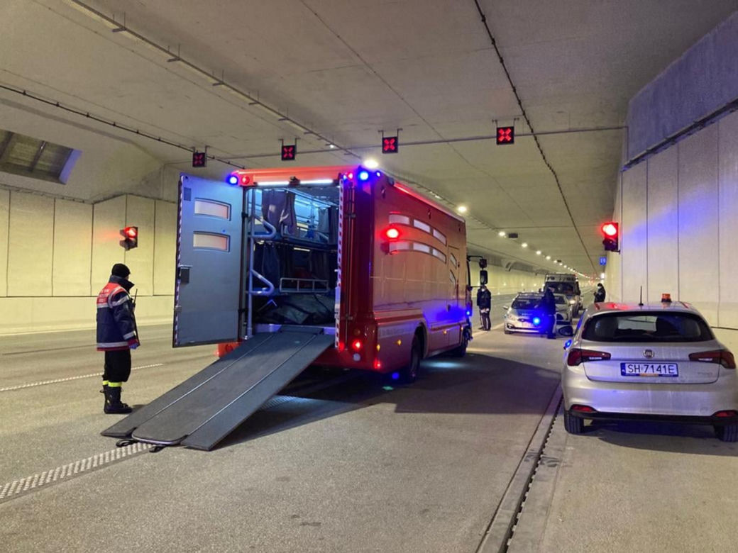 Pożar autobusu w tunelu POW. Wielki ogień i kłęby dymu na Ursynowie
