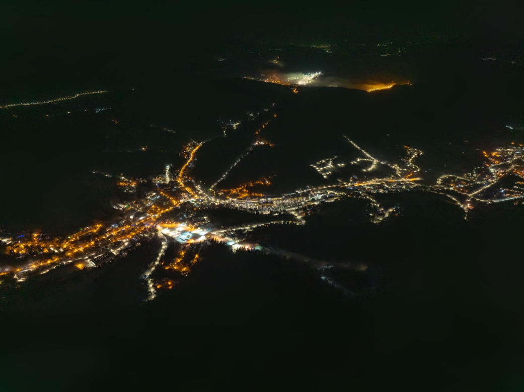Krynica-Zdrój nocą. Niesamowite zdjęcia z serca Małopolski! 