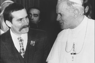 Śmierć Jana Pawła II. Tak na odejście papieża zareagował Lech Wałęsa