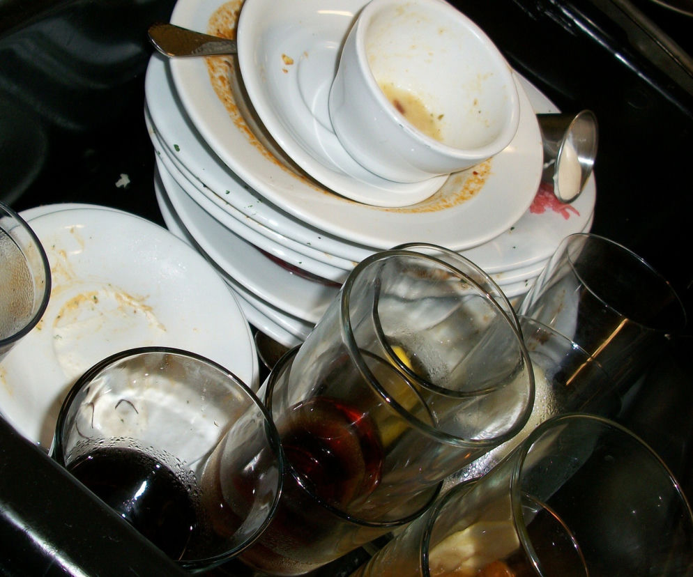 Dostał nożem w klatkę piersiową przez brudne naczynia! Makabra w Krakowie
