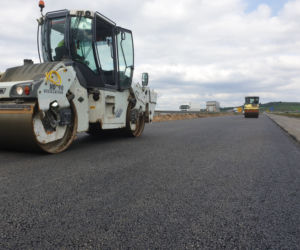 Remont na autostradzie A4 w środku lata. Kierowcy mdleją w korku, a służby rozdają wodę