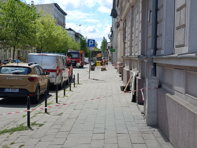 Fragment ściany kamienicy osunął się podczas remontu. Ewakuowano mieszkańców!