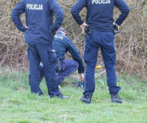 Makabryczne znalezisko w miejscu śmierci Mai z Mławy To znajdowało się w zakopanym pudełku