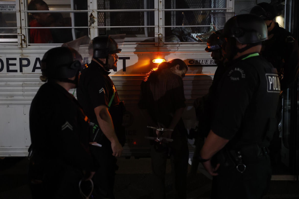 Protesty w Los Angeles coraz silniejsze. Emocje podsycają fałszywe zdjęcia i teorie spiskowe