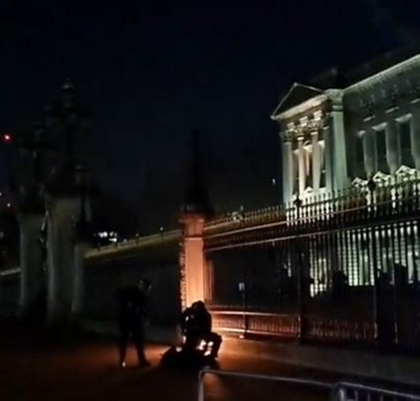 Pałac Buckingham podpalony! Płomienie w rezydencji rodziny królewskiej