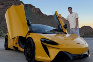 Hubert Hurkacz w wypasionym McLarenie! Tak wozi się po Kalifornii