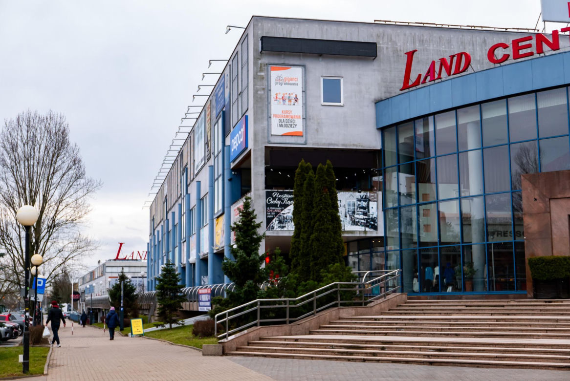 Centrum handlowe Land przy metrze Służew w Warszawie