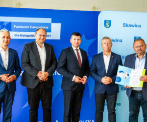 Podpisanie umowy na rozbudowę drogi powiatowej w Radziszowie