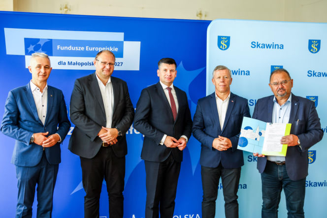 Podpisanie umowy na rozbudowę drogi powiatowej w Radziszowie